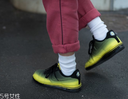 運動鞋不跟腳怎么辦？找準(zhǔn)原因?qū)ΠY下藥