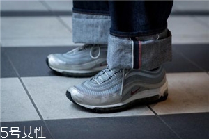 運動鞋不跟腳怎么辦？找準(zhǔn)原因?qū)ΠY下藥