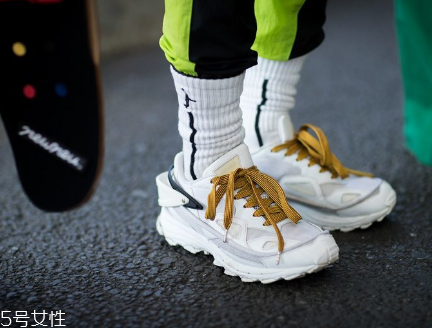 運動鞋不防滑怎么辦？一盒創(chuàng)可貼就能解決