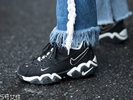 運動鞋不防滑怎么辦？一盒創(chuàng)可貼就能解決