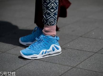 運(yùn)動(dòng)鞋不能水洗怎么辦？濕抹布輕微擦拭