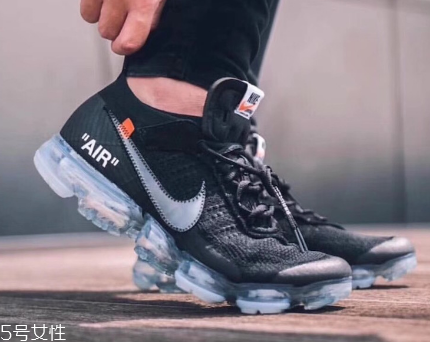 運(yùn)動(dòng)鞋好還是皮鞋好？不同場(chǎng)合不同需求