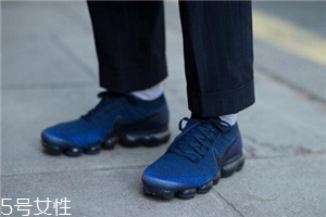 運(yùn)動(dòng)鞋好還是皮鞋好？不同場(chǎng)合不同需求