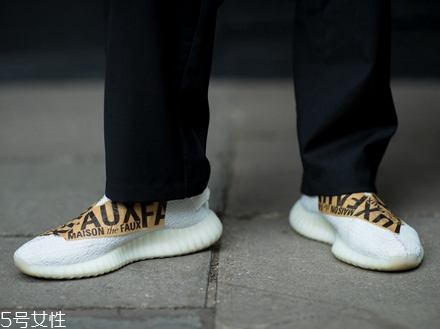 運(yùn)動(dòng)鞋一定要穿襪子嗎？最好是穿上襪子