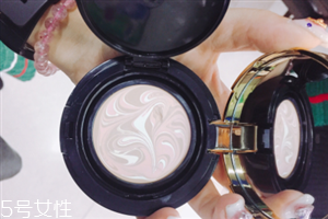 小怪獸硅膠粉撲要撕掉薄膜嗎？薄膜是不需要撕掉的