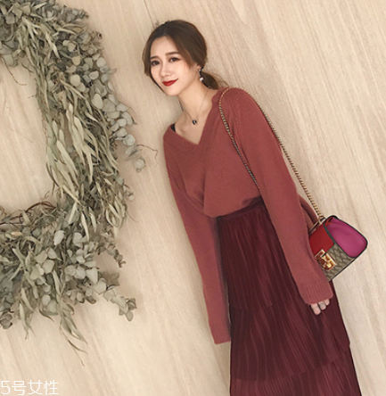 毛衣搭配什么裙子好看？?jī)?yōu)雅迷人過新年