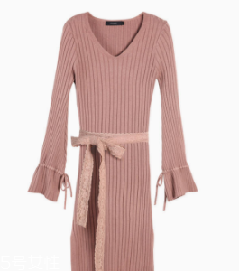 長款毛衣怎么搭配外套？六款毛衣連衣裙怎么搭都好看