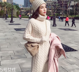 長款毛衣怎么搭配外套？六款毛衣連衣裙怎么搭都好看