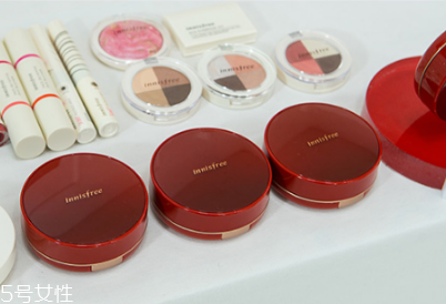 悅詩風吟石榴氣墊好用嗎？全新石榴活妍煥采氣墊粉珠霜