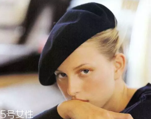 戴什么帽子顯臉??？寬檐帽讓臉看起來小