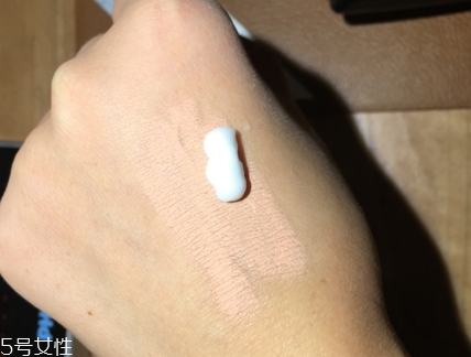 雅詩蘭黛卸妝乳怎么用？