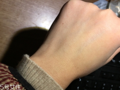 雅詩蘭黛卸妝乳怎么用？