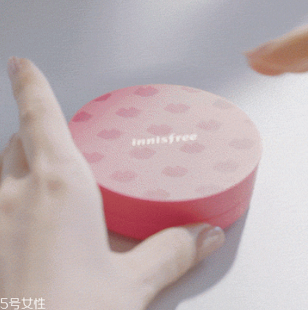 悅詩風(fēng)吟粉色限量氣墊霜多少錢？粉漾氣墊之戀