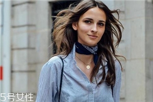 絲巾怎么搭配衣服？?jī)?yōu)雅范兒盡顯