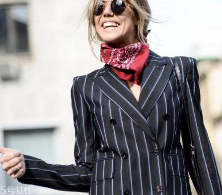 絲巾怎么搭配衣服？優(yōu)雅范兒盡顯