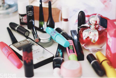 怎么選購韓國化妝品？女生化妝品必備清單