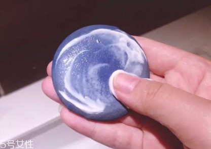 用什么清洗氣墊粉撲？清潔衛(wèi)生很重要