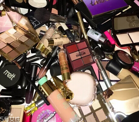 怎么選購韓國化妝品？女生化妝品必備清單