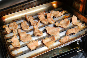 烤盤(pán)怎么清洗 焦黑油漬也不怕