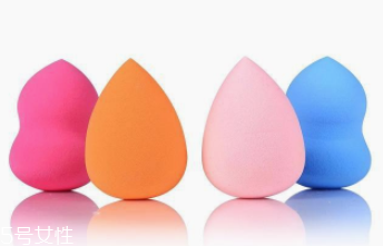 美妝蛋和粉底刷哪個好用？看完這個你就懂了