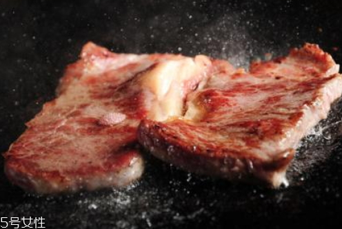 平底鍋可以煎牛排嗎 煎牛排小技巧 平底鍋可以煎牛排嗎 煎牛排小技巧