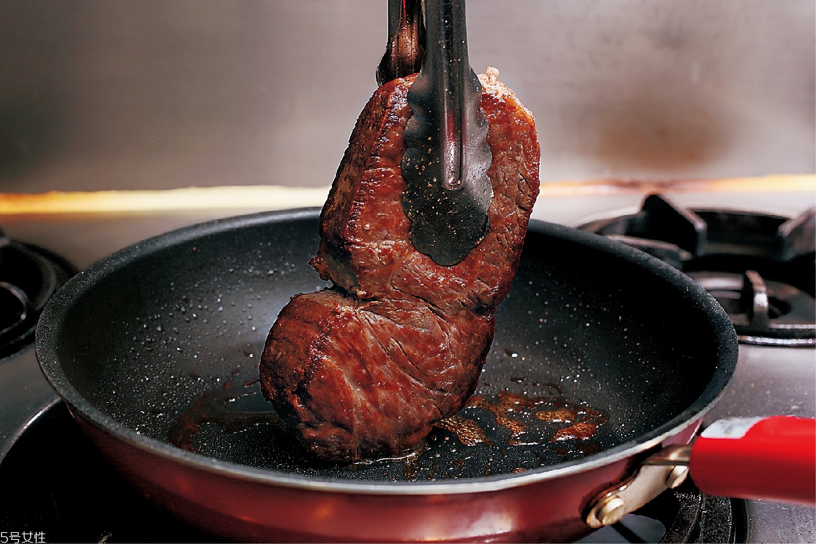平底鍋怎么煎牛排 5個(gè)美味重點(diǎn) 平底鍋怎么煎牛排 5個(gè)美味重點(diǎn)