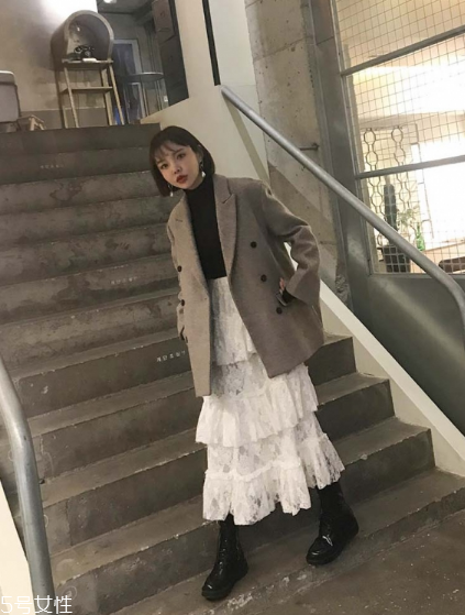 蕾絲長裙配什么上衣？優(yōu)雅氣質(zhì)小女人