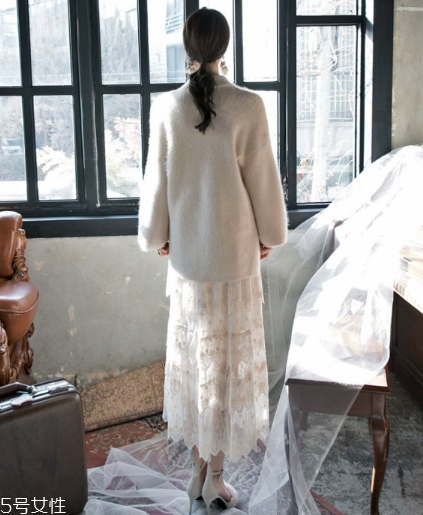 蕾絲長裙配什么上衣？優(yōu)雅氣質(zhì)小女人