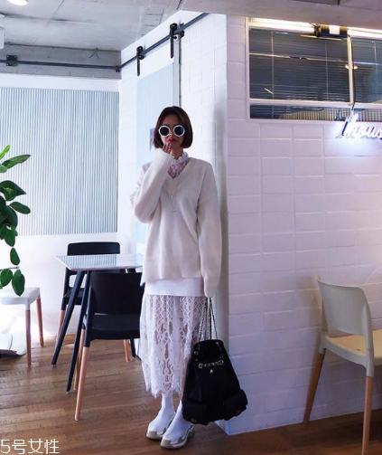 蕾絲長裙配什么上衣？優(yōu)雅氣質(zhì)小女人