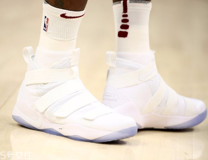 運(yùn)動(dòng)鞋鞋墊哪里買？賣鞋子的地方都有賣