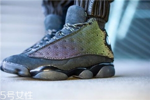 運(yùn)動(dòng)鞋氣墊咯吱的響怎么辦？可能是漏氣或者進(jìn)水了