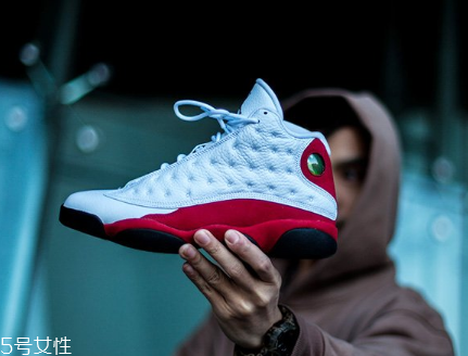 運(yùn)動(dòng)鞋前面擠腳怎么辦？四招解決運(yùn)動(dòng)鞋頂腳