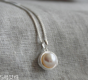 2018情人節(jié)戴什么東西好看？用精巧飾品讓他向你靠近