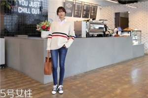 毛衣搭配牛仔褲好看嗎？打造春日慵懶范兒