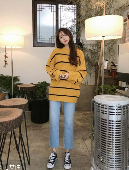 毛衣搭配牛仔褲好看嗎？打造春日慵懶范兒