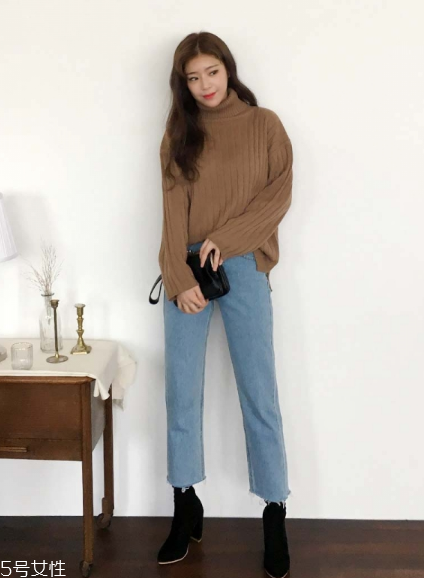 毛衣搭配牛仔褲好看嗎？打造春日慵懶范兒