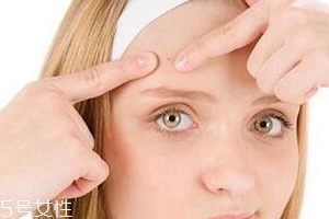 油痘皮適合什么護(hù)膚品？控油爽膚水不能少