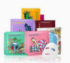 去黑頭面膜多久用一次？撕拉式和泥質(zhì)頻次不同