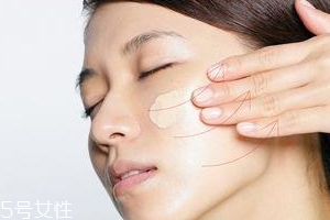 BB霜卡粉怎么辦？妝前敷面膜預(yù)防卡粉