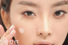 BB霜卡粉怎么辦？妝前敷面膜預(yù)防卡粉