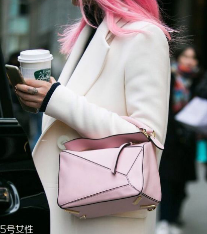 loewe在哪兒買便宜？西班牙皇室品牌