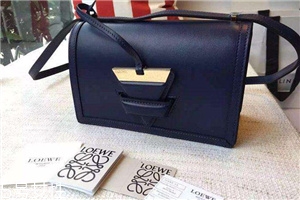 loewe在哪兒買便宜？西班牙皇室品牌