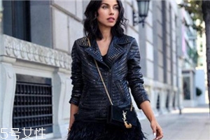 羽毛裙怎么搭配？浪漫飄逸造型首選