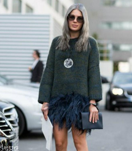 羽毛裙怎么搭配？浪漫飄逸造型首選