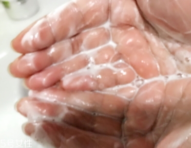 lamer海藍(lán)之謎和阿瑪尼哪個好？