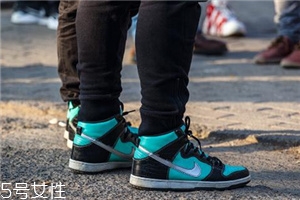 運動鞋適合穿什么襪子？棉質(zhì)襪子最好