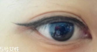 kiss me眼線筆怎么卸？卸妝水直接擦拭即可