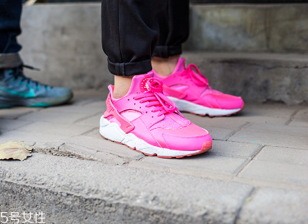 運動鞋發(fā)霉了怎么洗掉？霉斑清理要及時