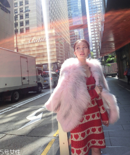 粉色外套怎么搭配？粉嫩少女系穿搭