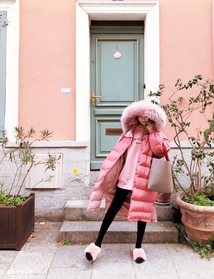 粉色外套怎么搭配？粉嫩少女系穿搭